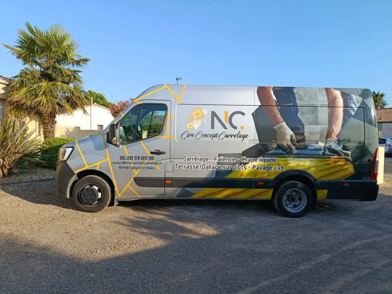 Camion de l'entreprise Cire Concept Carrelage, carreleur à Talmont-Saint-Hilaire